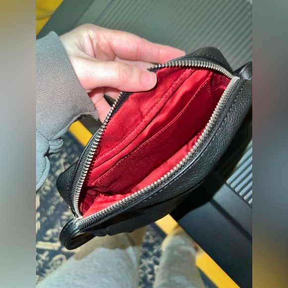 Sorpresa! Leopard Print Cross Body Purse. Excellent condition. Adjustable strap - Picture 7 of 9